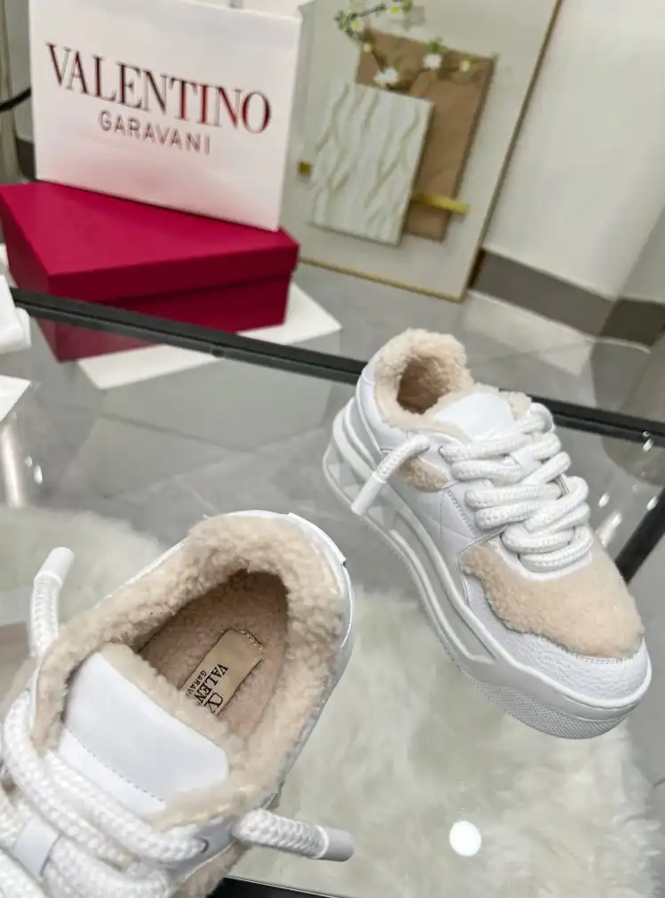 hype Valentino Sneakers