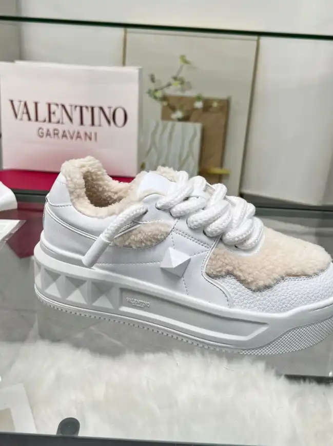 hype Valentino Sneakers