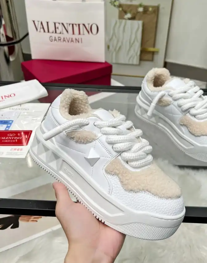 hype Valentino Sneakers