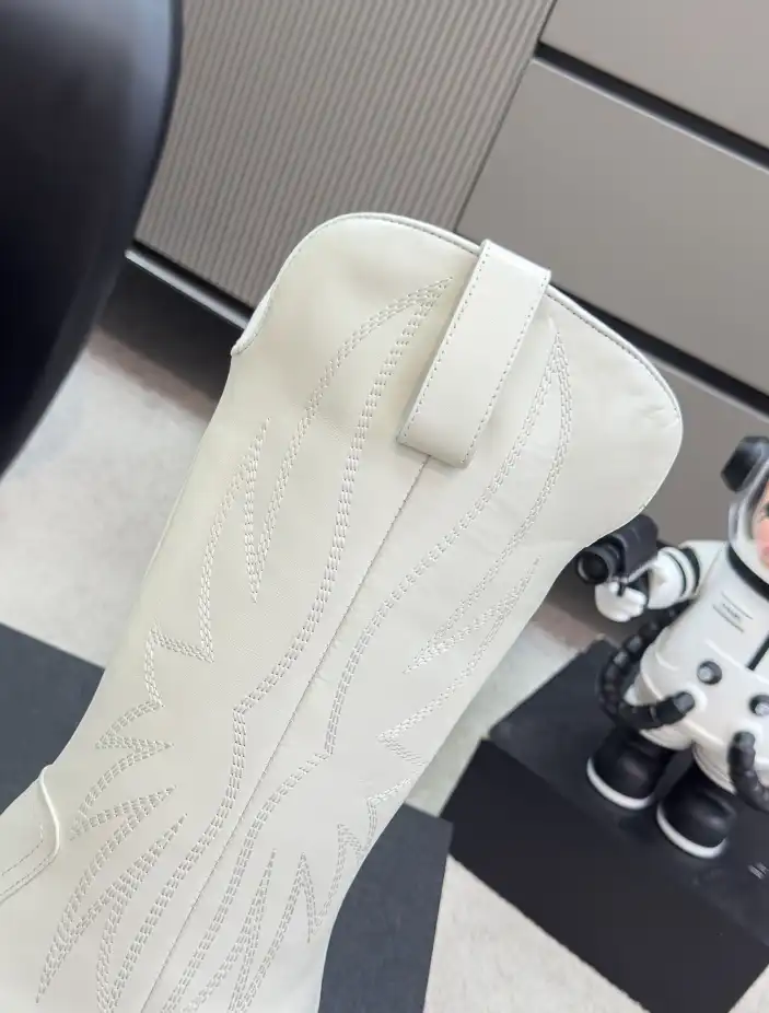 hype Chanel Boots