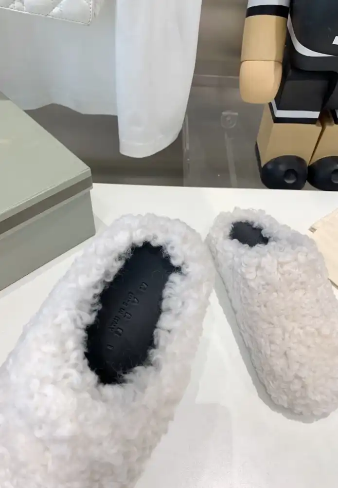 hype Other Slippers