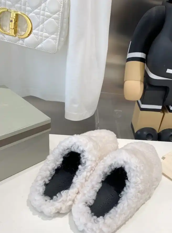 hype Other Slippers