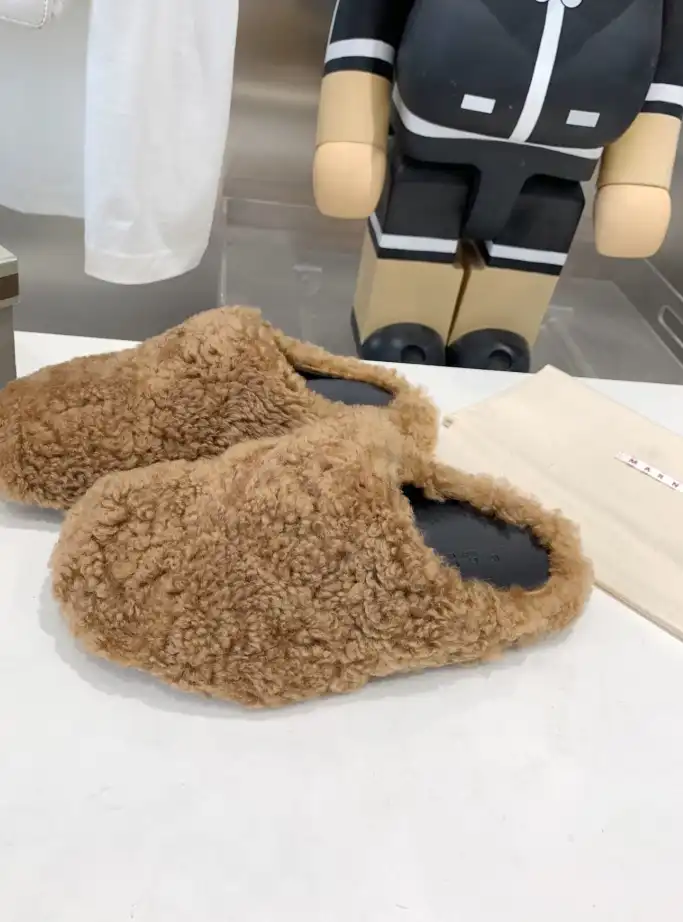 hype Other Slippers