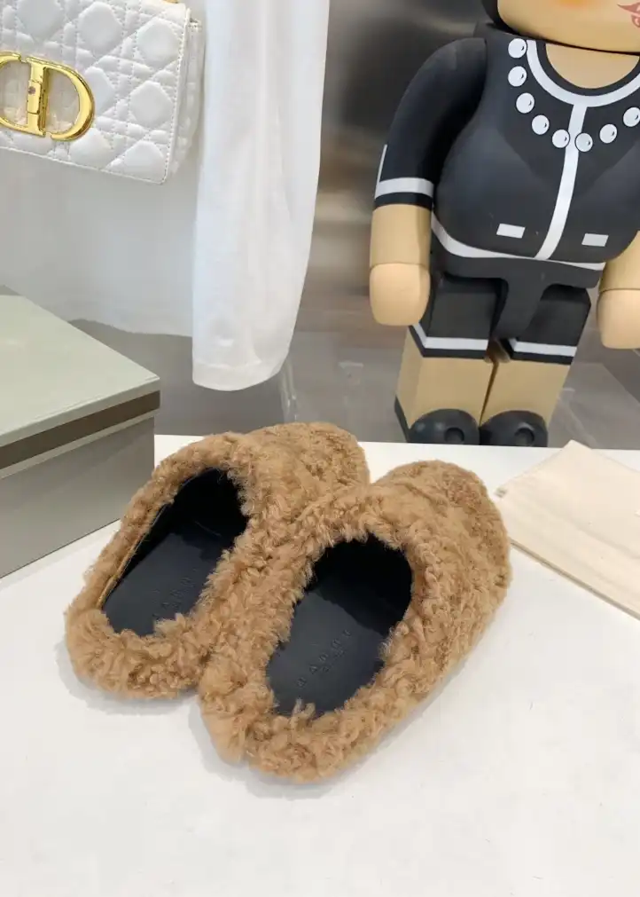 hype Other Slippers