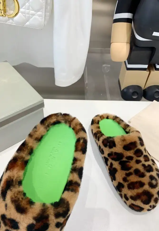 hype Other Slippers