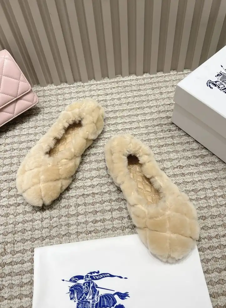 hype Burberry Flat Shoes