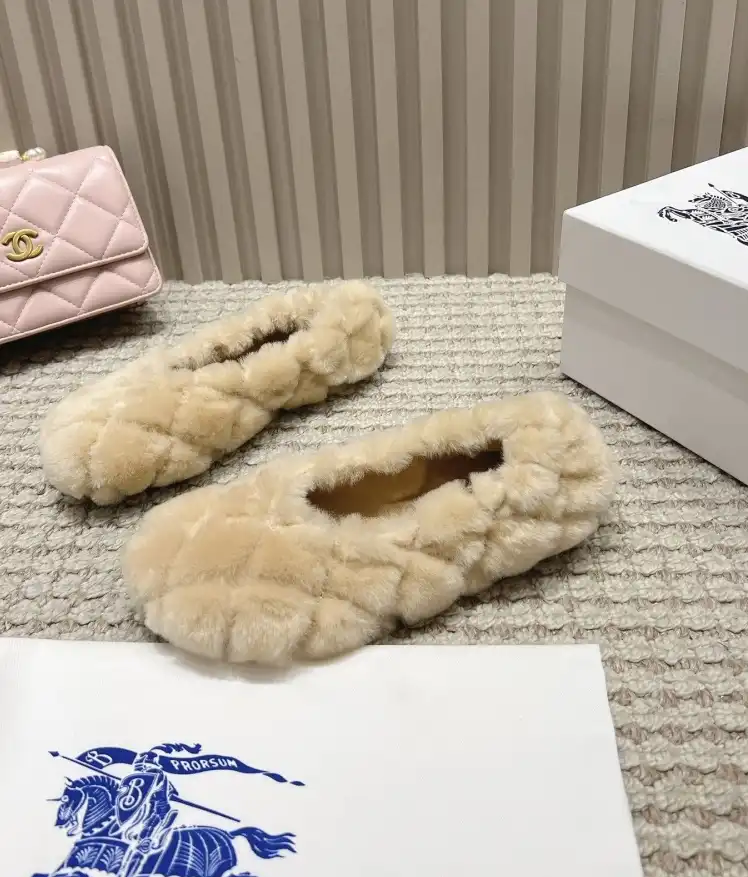 hype Burberry Flat Shoes