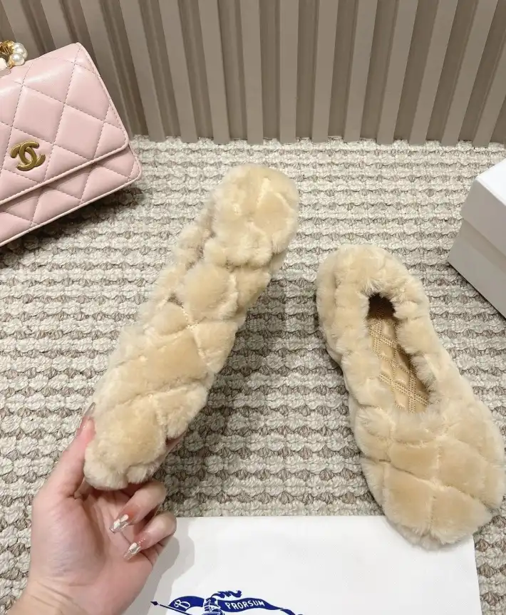 hype Burberry Flat Shoes