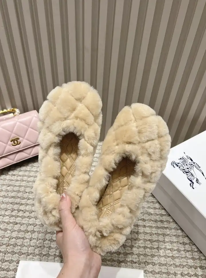 hype Burberry Flat Shoes