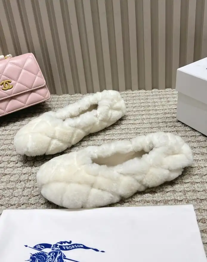 hype Burberry Flat Shoes