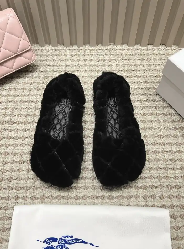 hype Burberry Flat Shoes