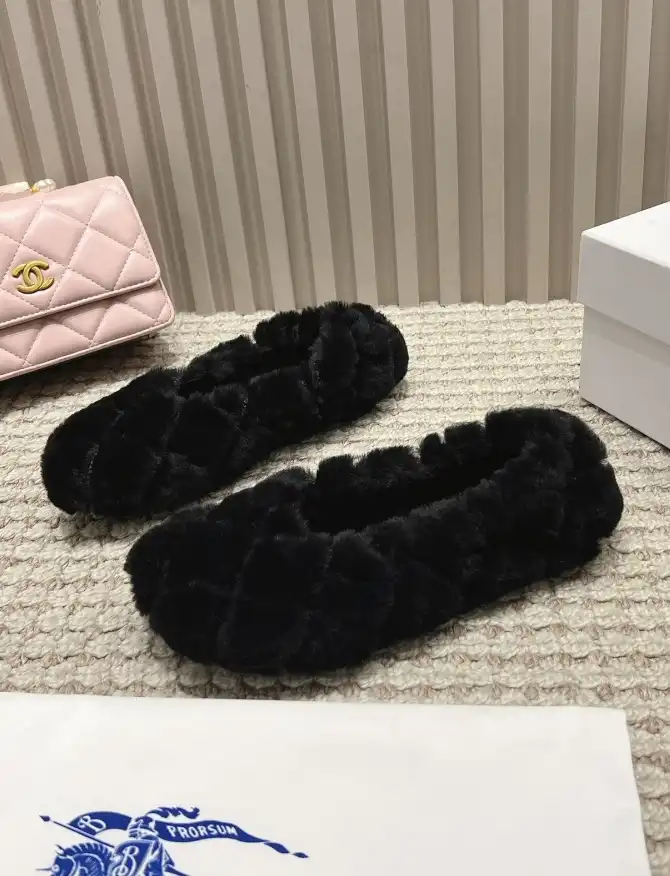 hype Burberry Flat Shoes