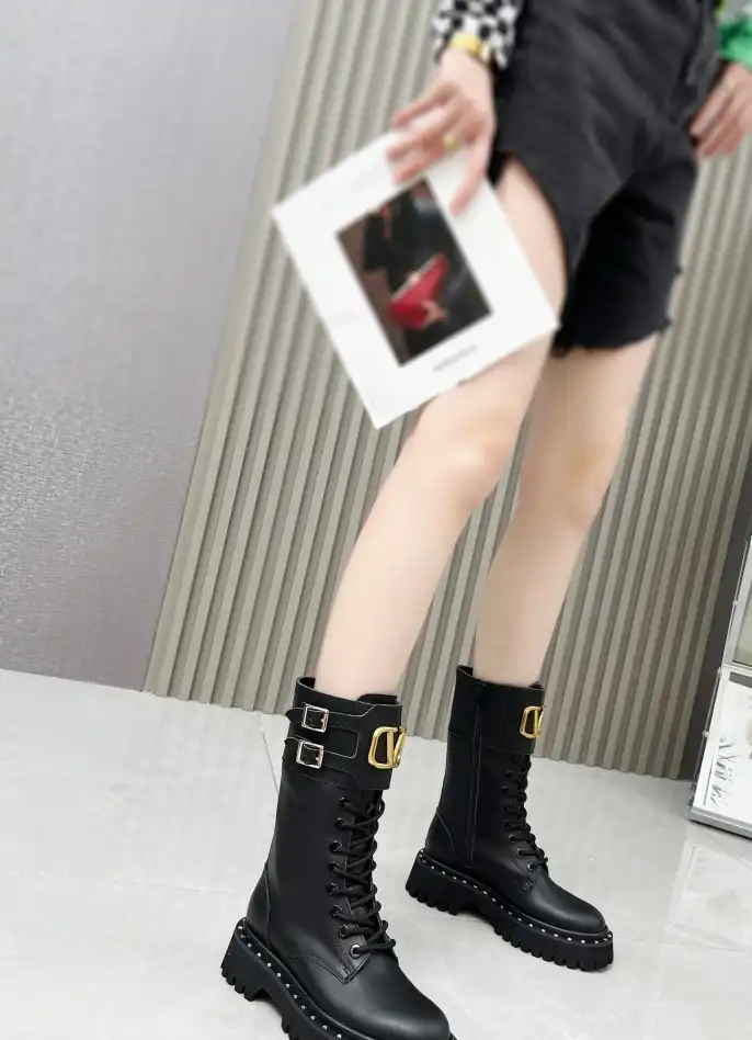 hype Valentino Boots