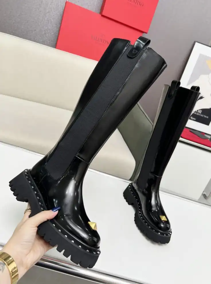 hype Valentino Boots