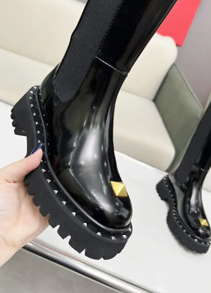 hype Valentino Boots