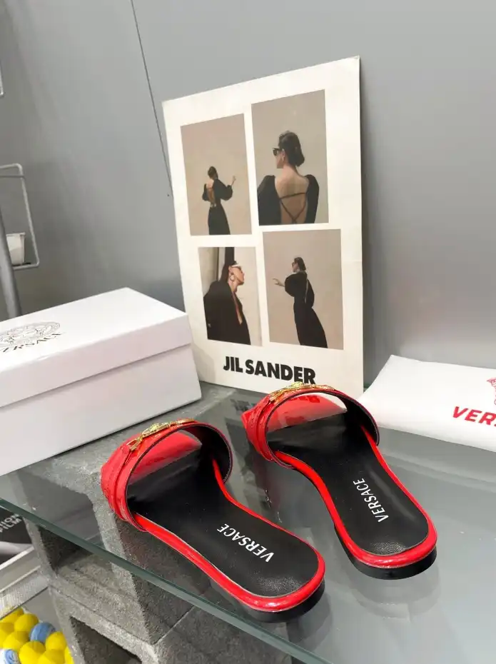 hype Givenchy Slippers