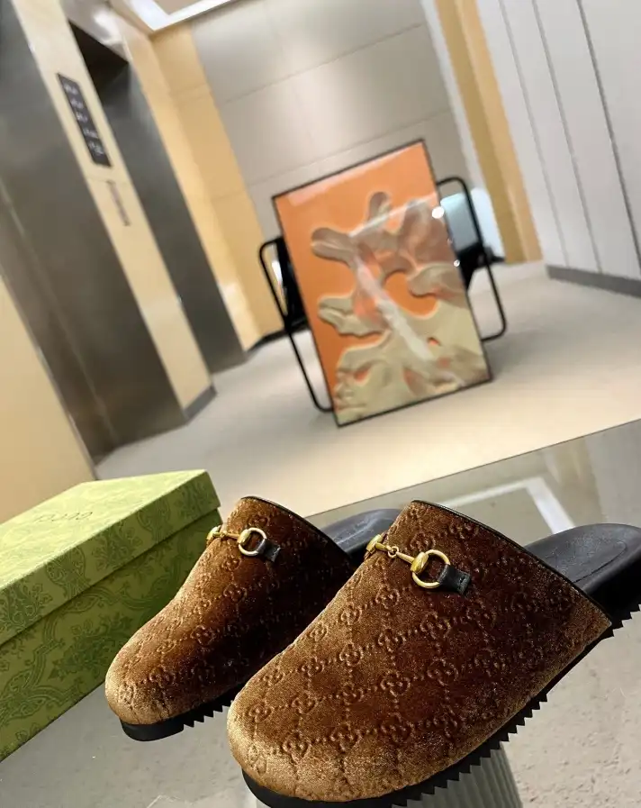 hype Gucci Slippers