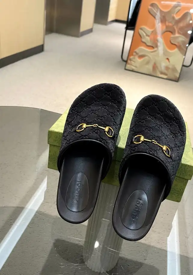 hype Gucci Slippers