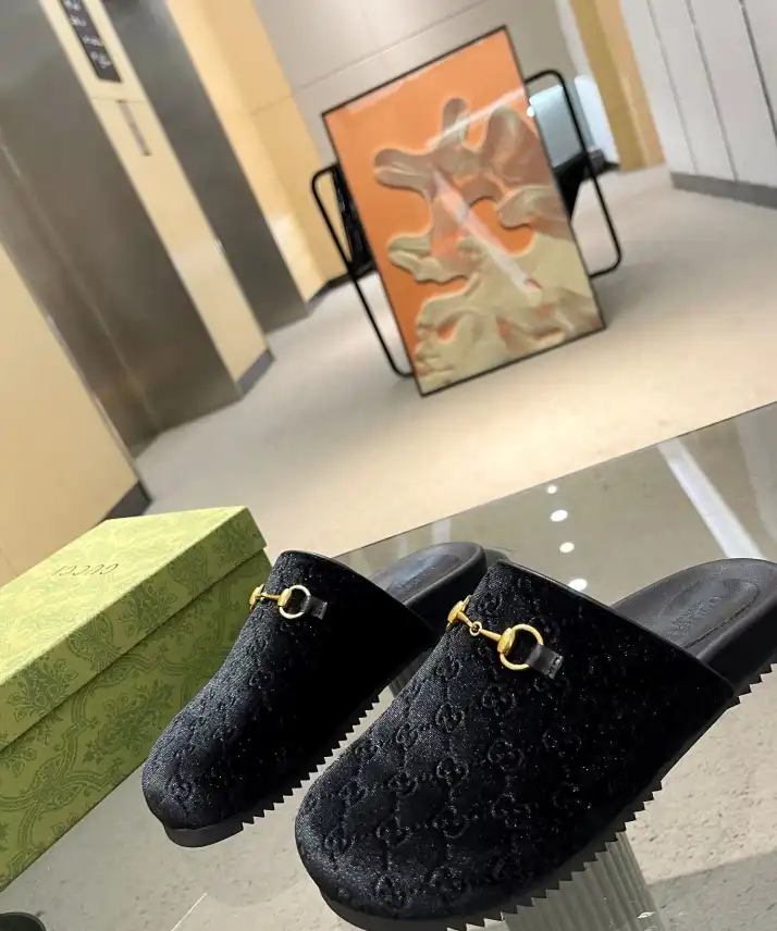 hype Gucci Slippers