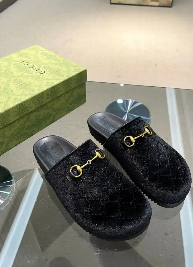 hype Gucci Slippers