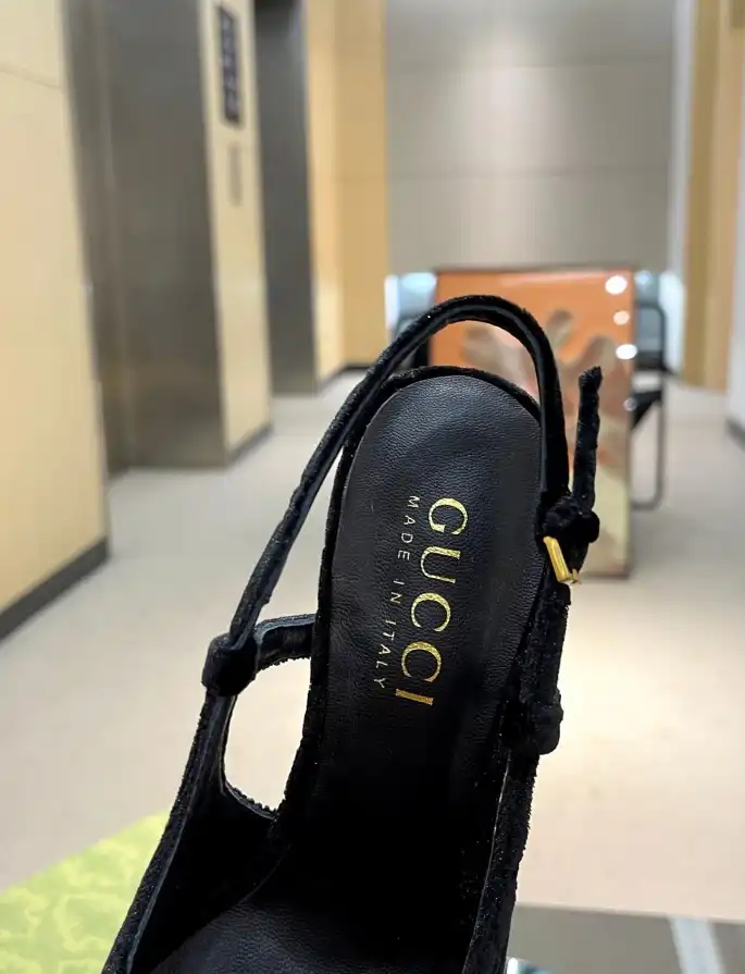 hype Gucci Slippers