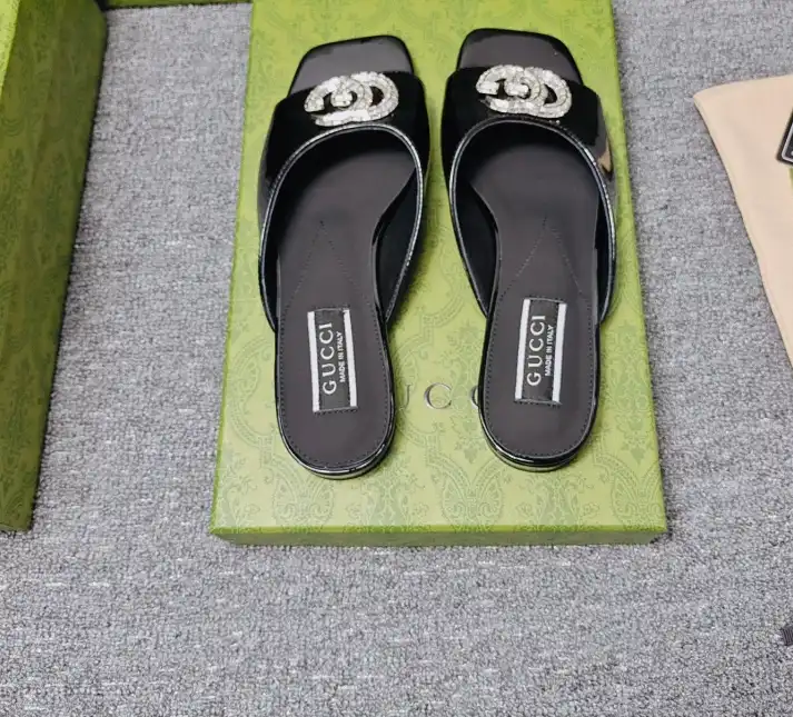 hype Gucci Slippers