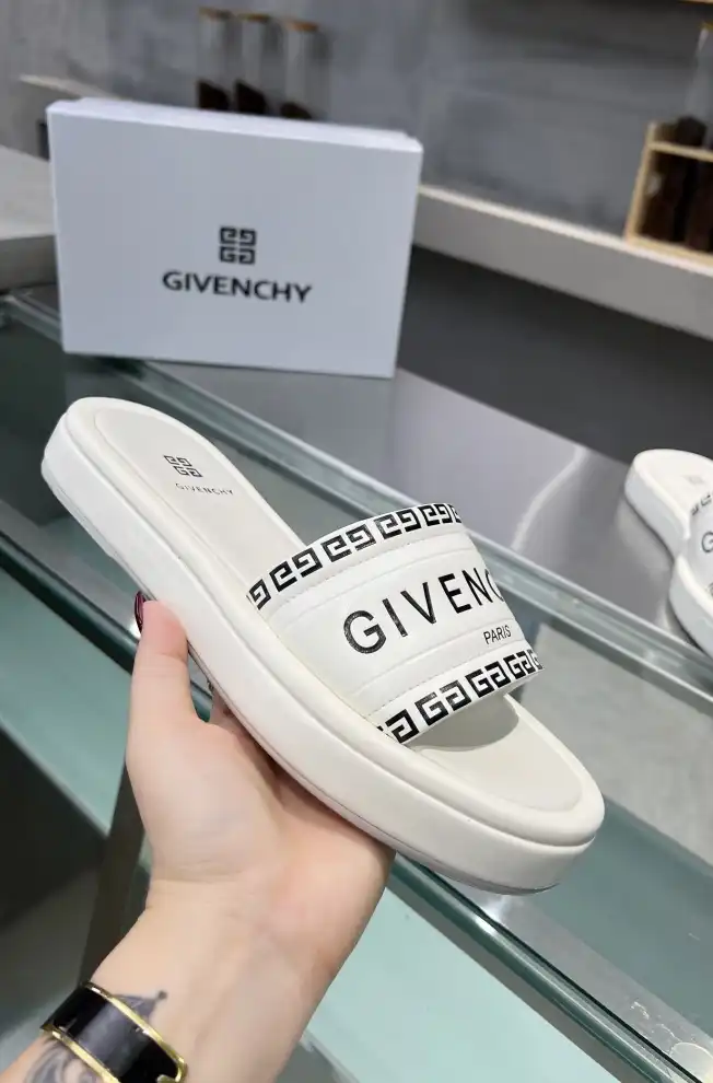 hype Givenchy Slippers