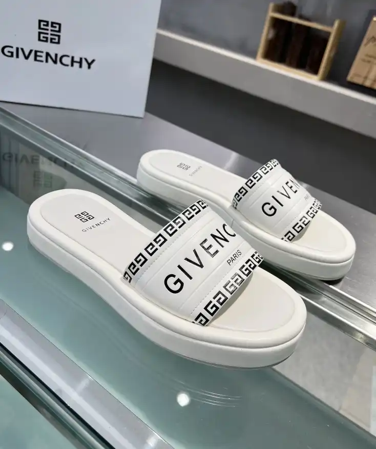 hype Givenchy Slippers