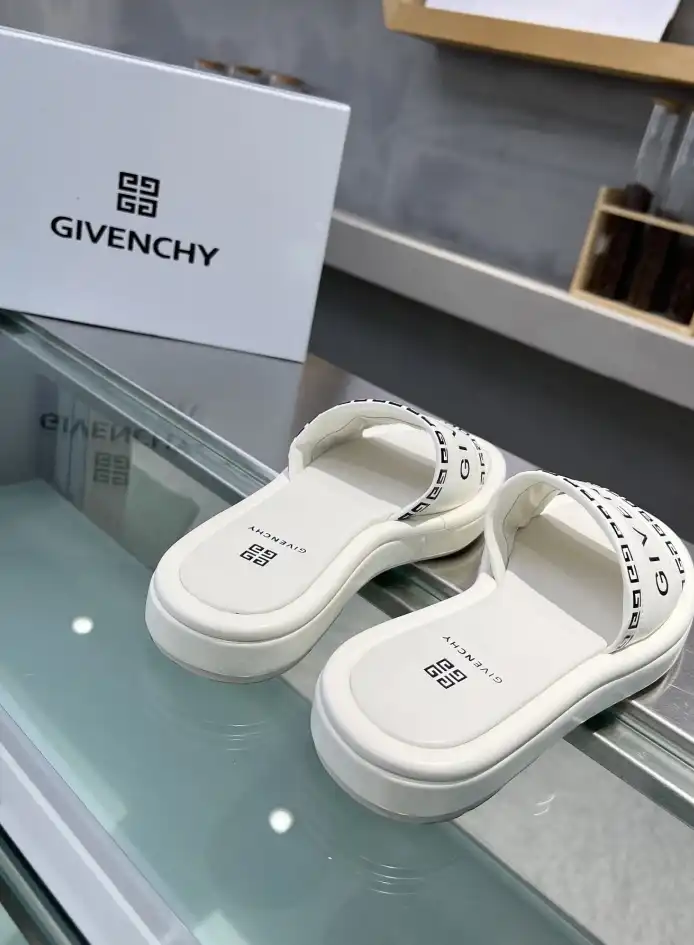 hype Givenchy Slippers