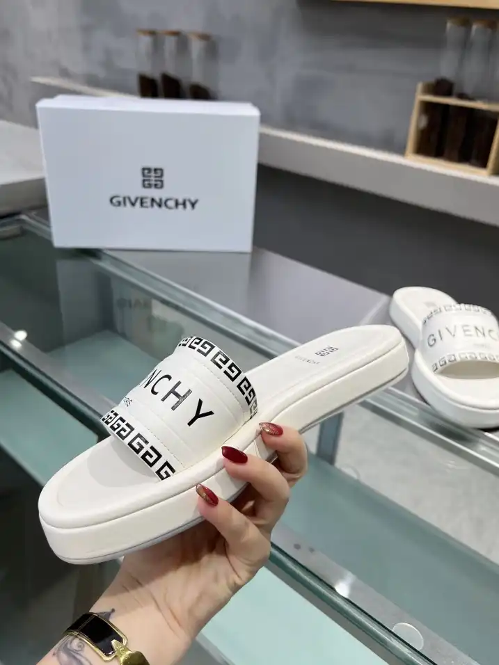 hype Givenchy Slippers