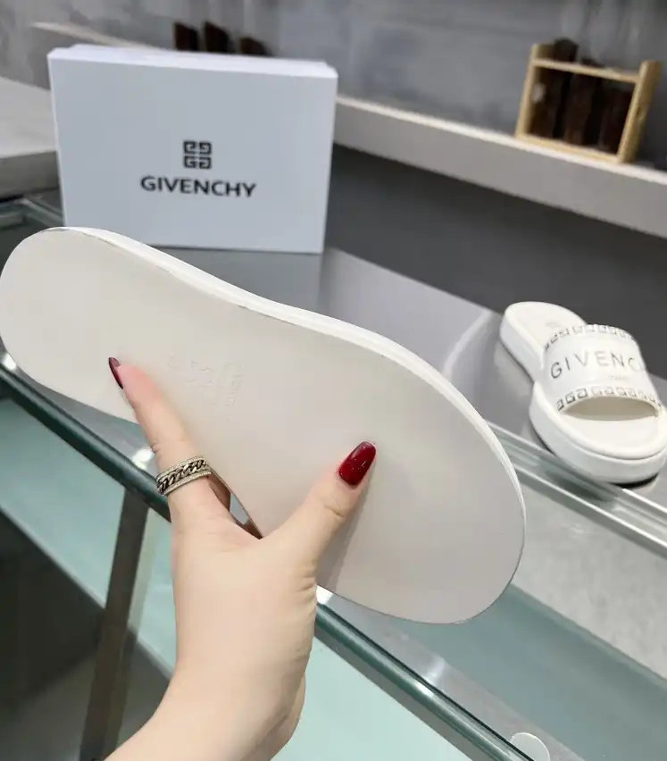 hype Givenchy Slippers