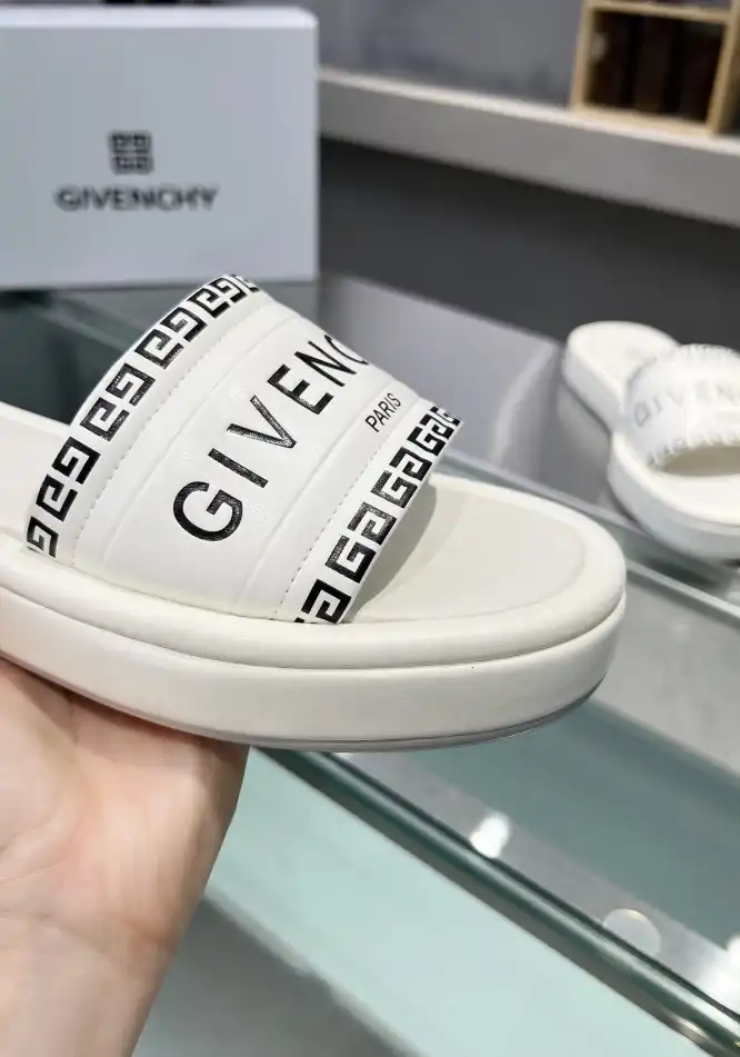 hype Givenchy Slippers