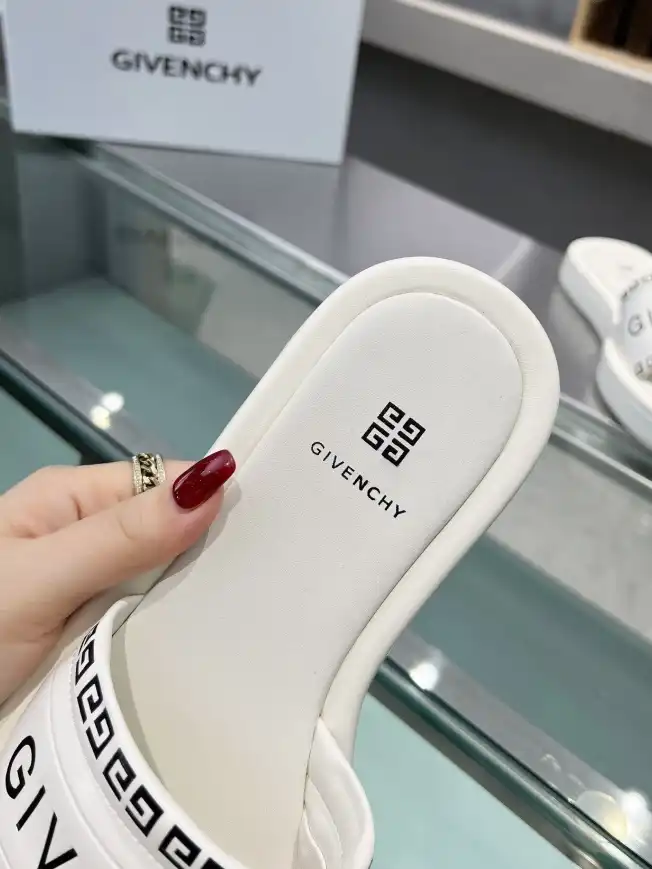 hype Givenchy Slippers