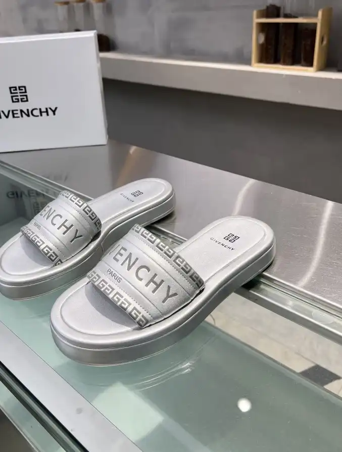 hype Givenchy Slippers