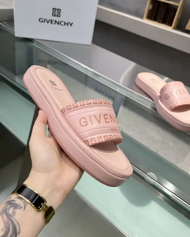 hype Givenchy Slippers