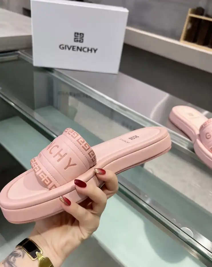 hype Givenchy Slippers