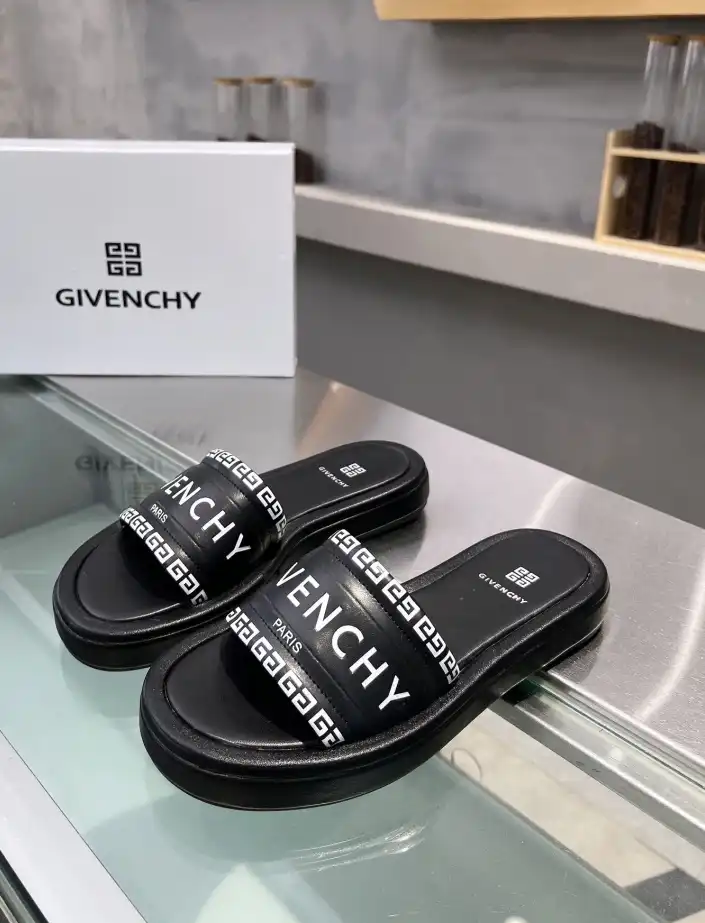 hype Givenchy Slippers