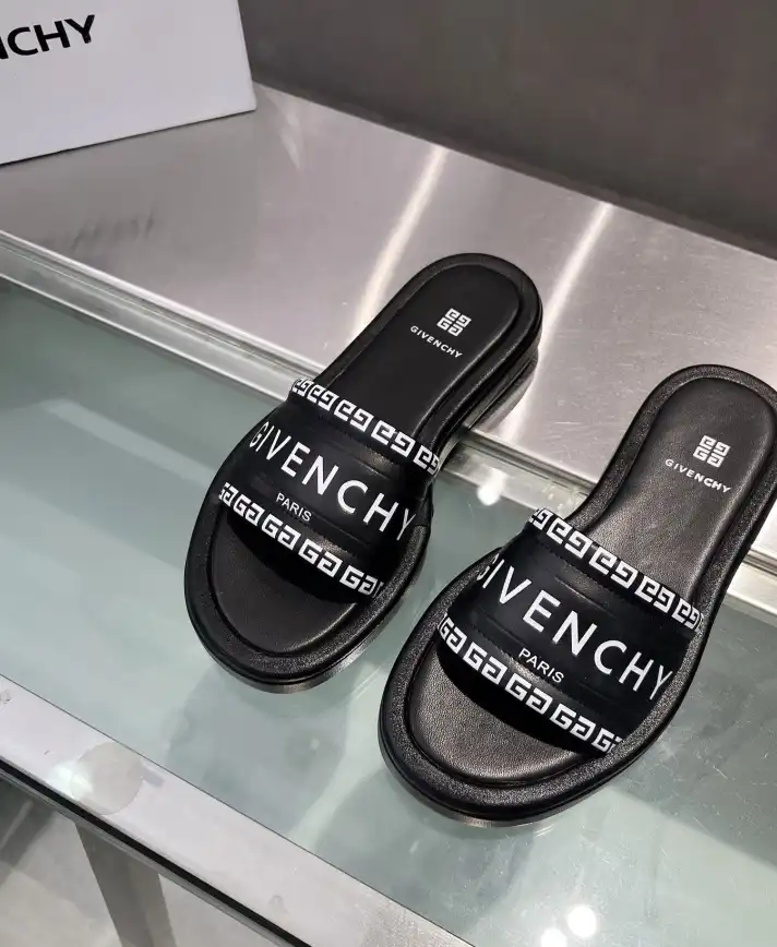 hype Givenchy Slippers