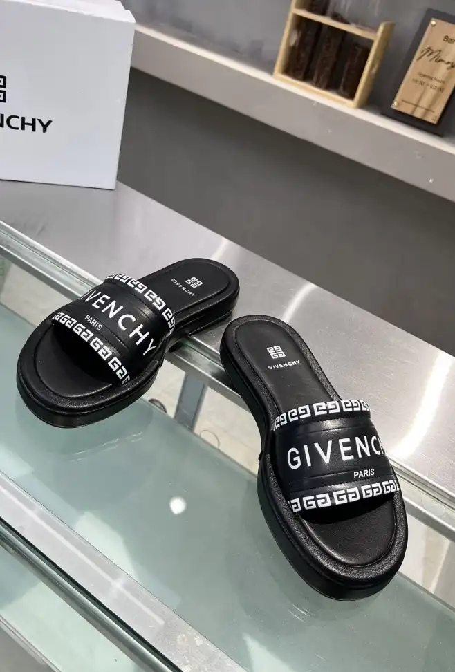 hype Givenchy Slippers