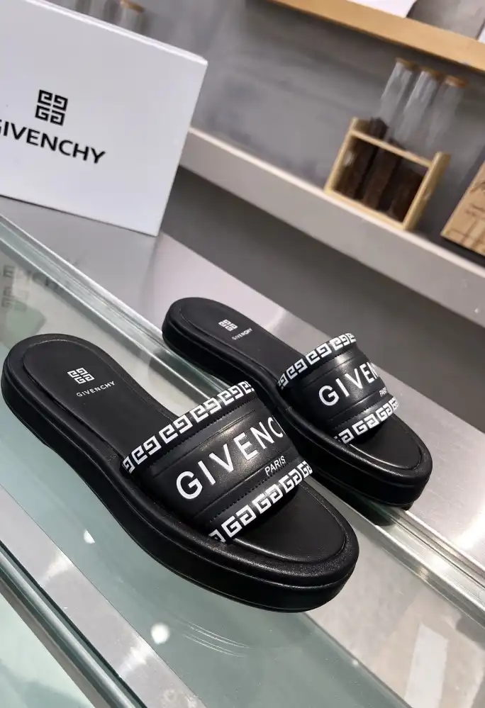 hype Givenchy Slippers