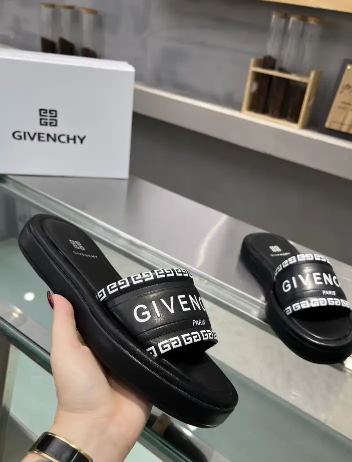 hype Givenchy Slippers