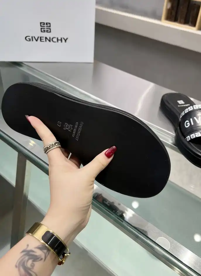 hype Givenchy Slippers