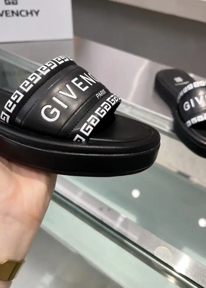 hype Givenchy Slippers