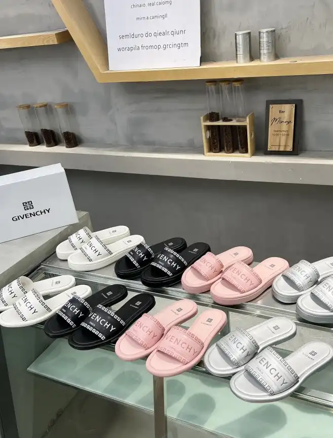 hype Givenchy Slippers