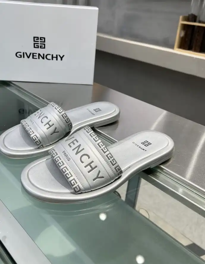 hype Givenchy Slippers