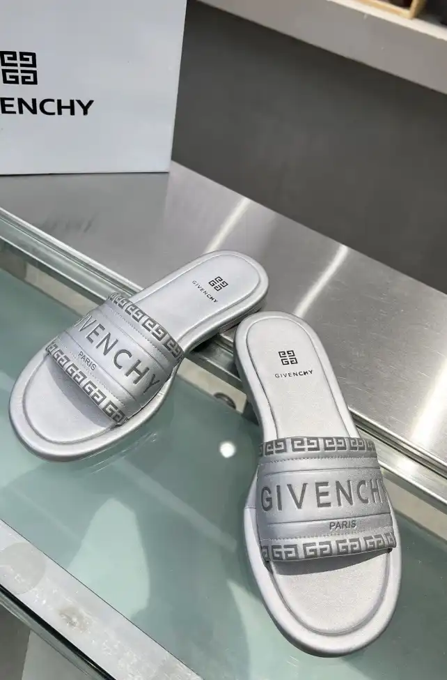 hype Givenchy Slippers