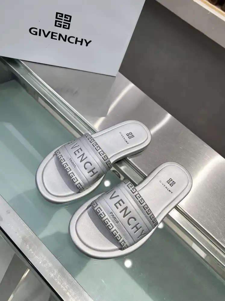 hype Givenchy Slippers