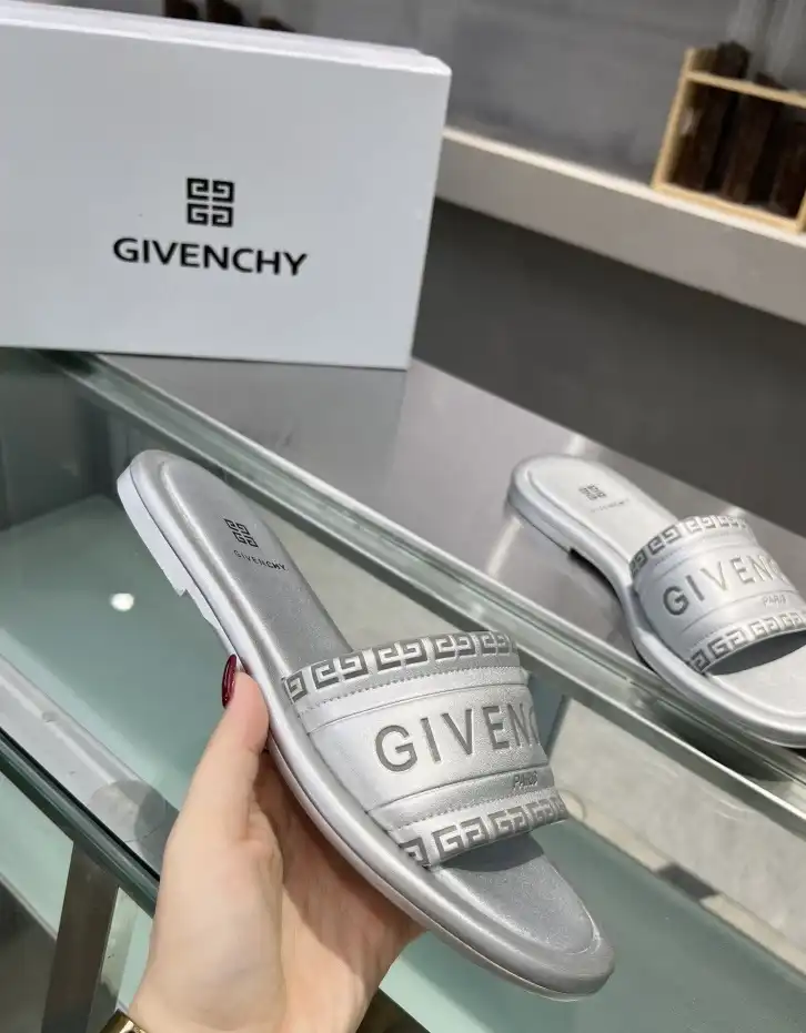 hype Givenchy Slippers