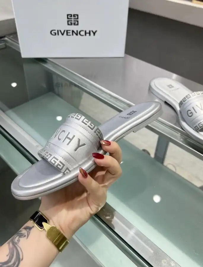 hype Givenchy Slippers