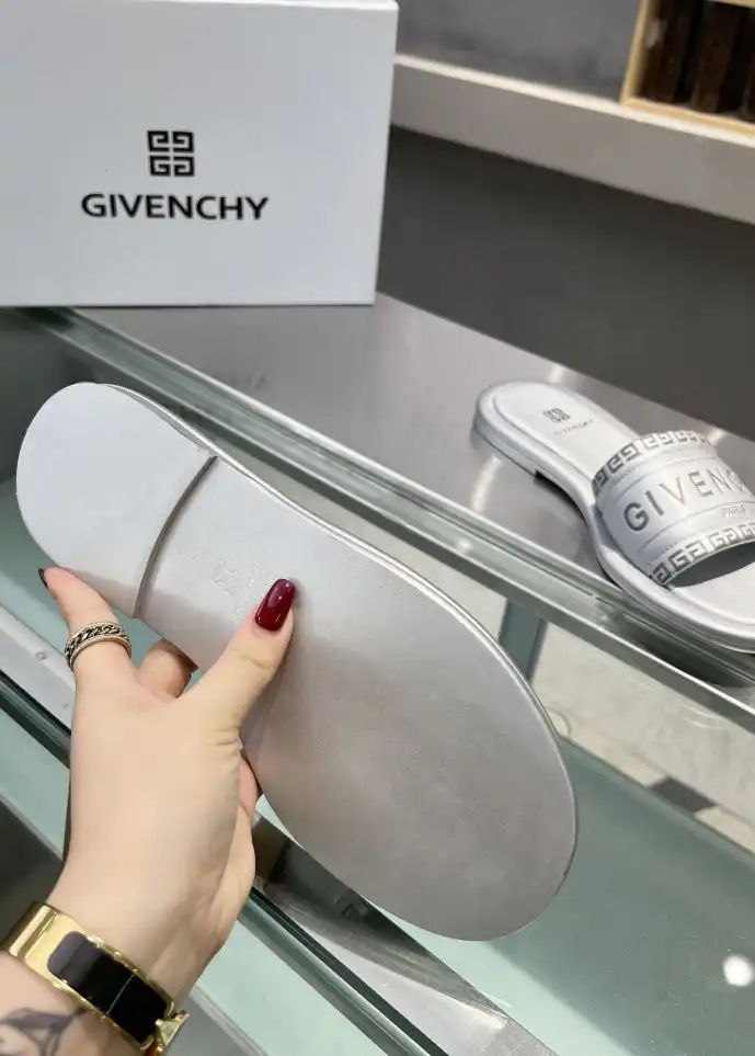 hype Givenchy Slippers